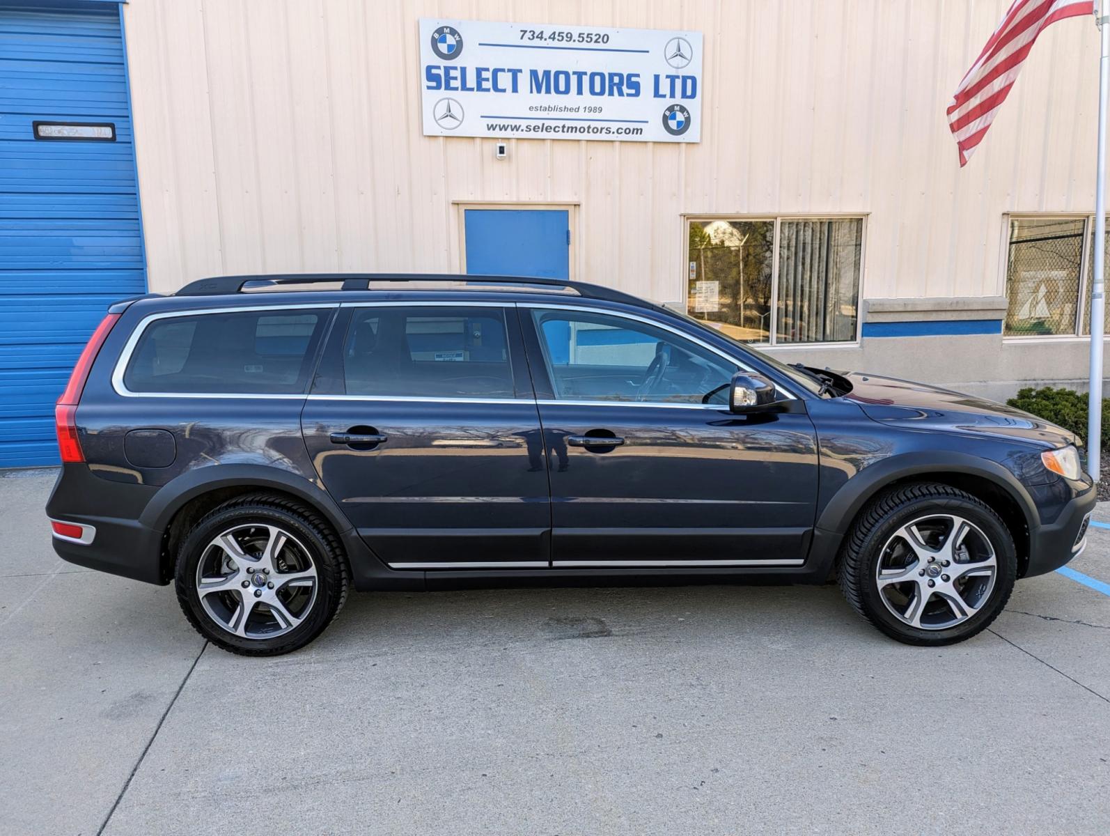 2012 Blue Metallic /Black Leather Volvo XC70 (YV4902BZ0C1) with an 3.0L I6 F DOHC 24V engine, Automatic transmission, located at 603 Amelia Street, Plymouth, MI, 48170, (734) 459-5520, 42.378841, -83.464546 - Vehicles shown by appointment - Please call ahead - 734-459-5520, text 734-658-4573 or contact us via our web site at: http://www.selectmotors.com for complete Inventory, Photos, Videos and FREE Carfax Reports. 2012 Volvo XC70 T6 AWD, Platinum Package, Cypress Blue Metallic with black leather i - Photo #12